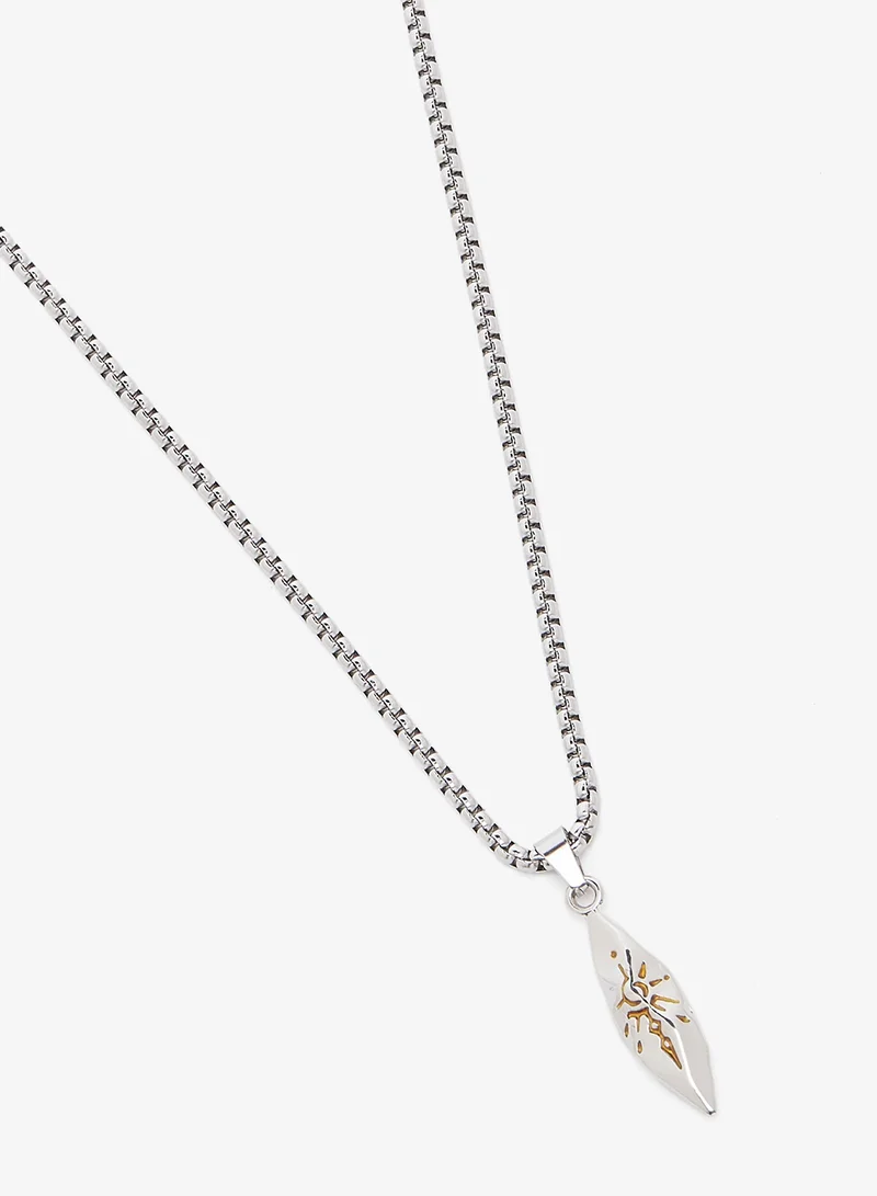 سفنتي فايف Metal Spearhead or Sword Shaped Pendants on Chains